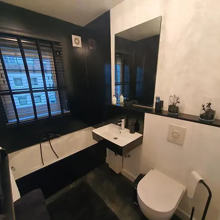 Luxurioes Eingerichtetes Apartment Naehe Duesseldorf Flughafen / Messe Apartamento
